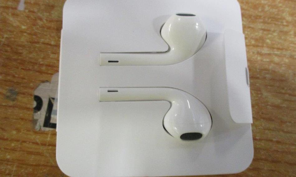 2020-1-16-1145Padělek_sluchátka apple.jpg